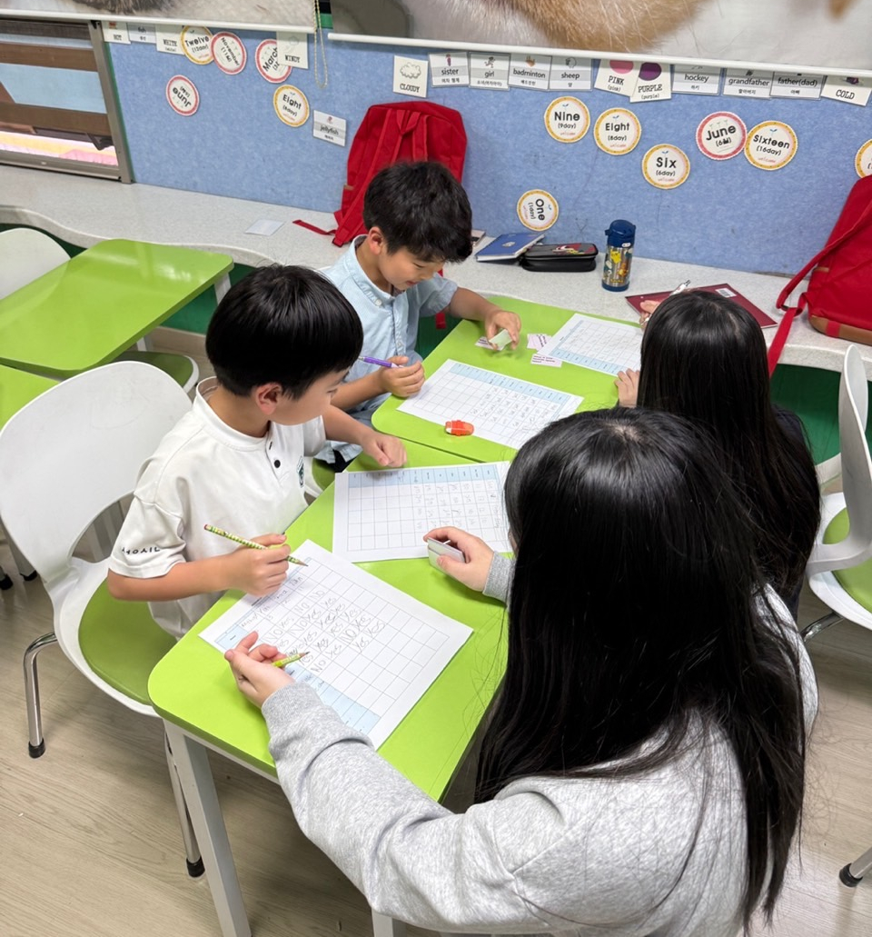 파머스국제어학원 미아브랜치 영어 글쓰기! 상세한 피드백으로 자신감 키우는 학원